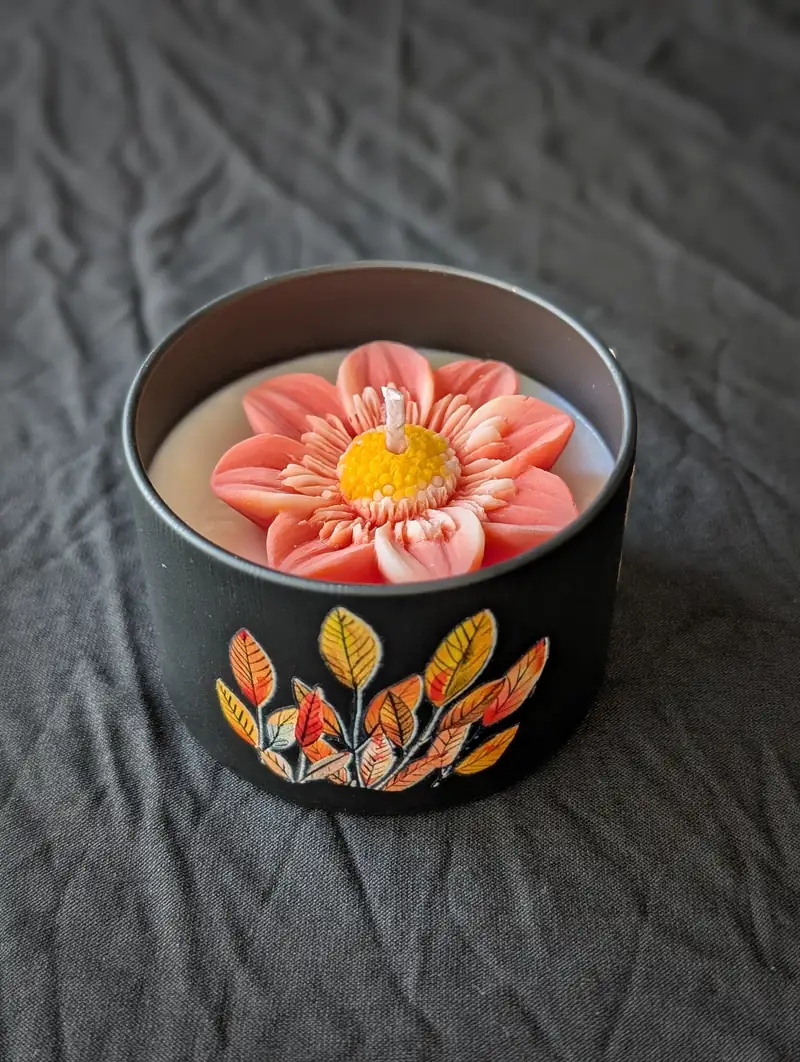 Bougie Caresse de Monoï — Monoï de Tahiti fleur de tiaré, Flamme Garonne Toulouse - détail 1