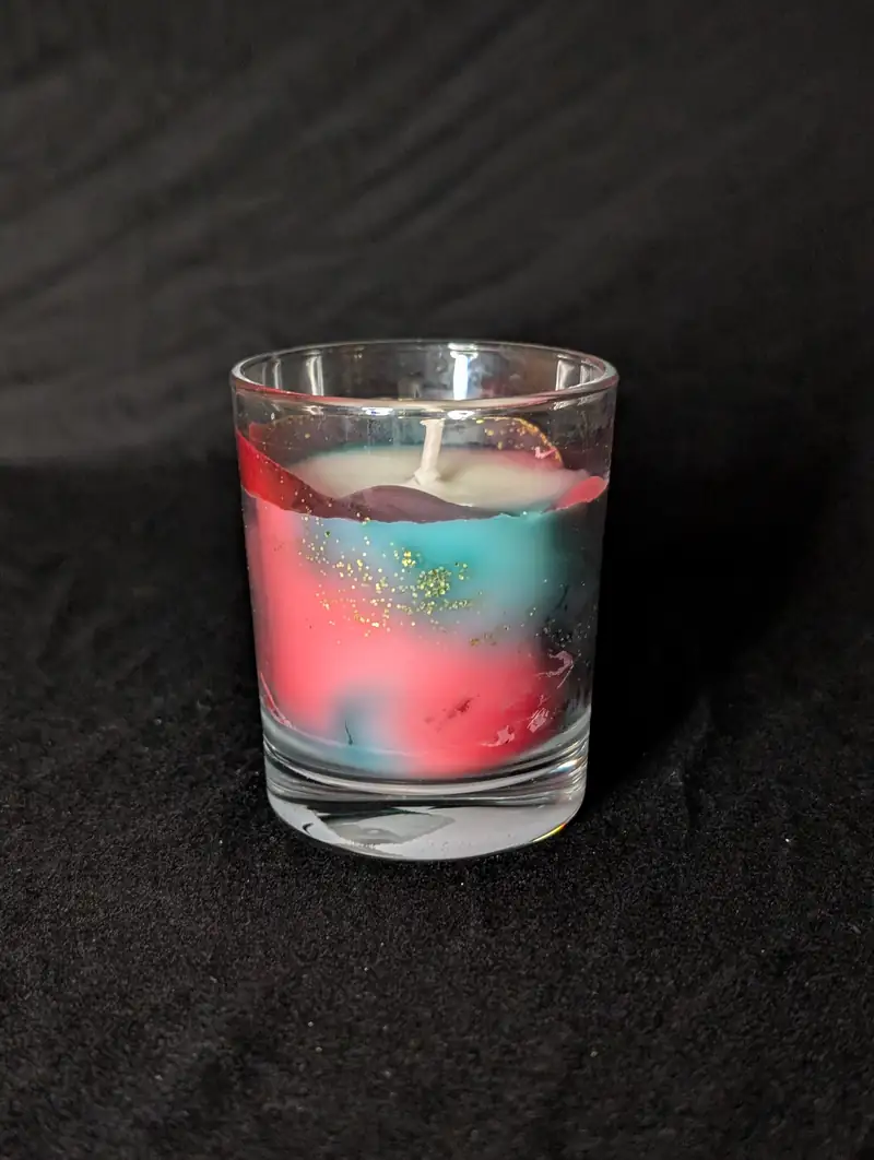 Bougie Forêt Mystique — Notes boisées eucalyptus pin cèdre, paillettes biodégradables, Flamme Garonne - détail 1