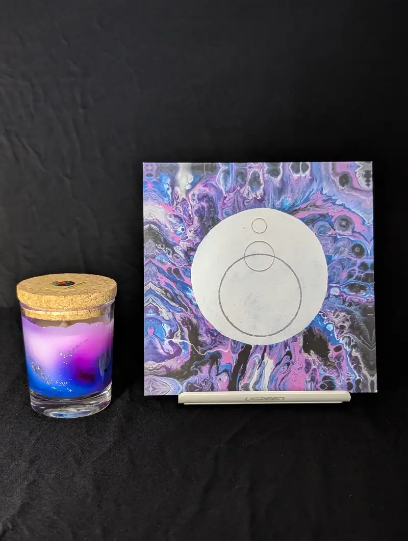 Bougie Jardin Secret — Iris lavande vanille patchouli, édition Gloria Olarte, Flamme Garonne - détail 2