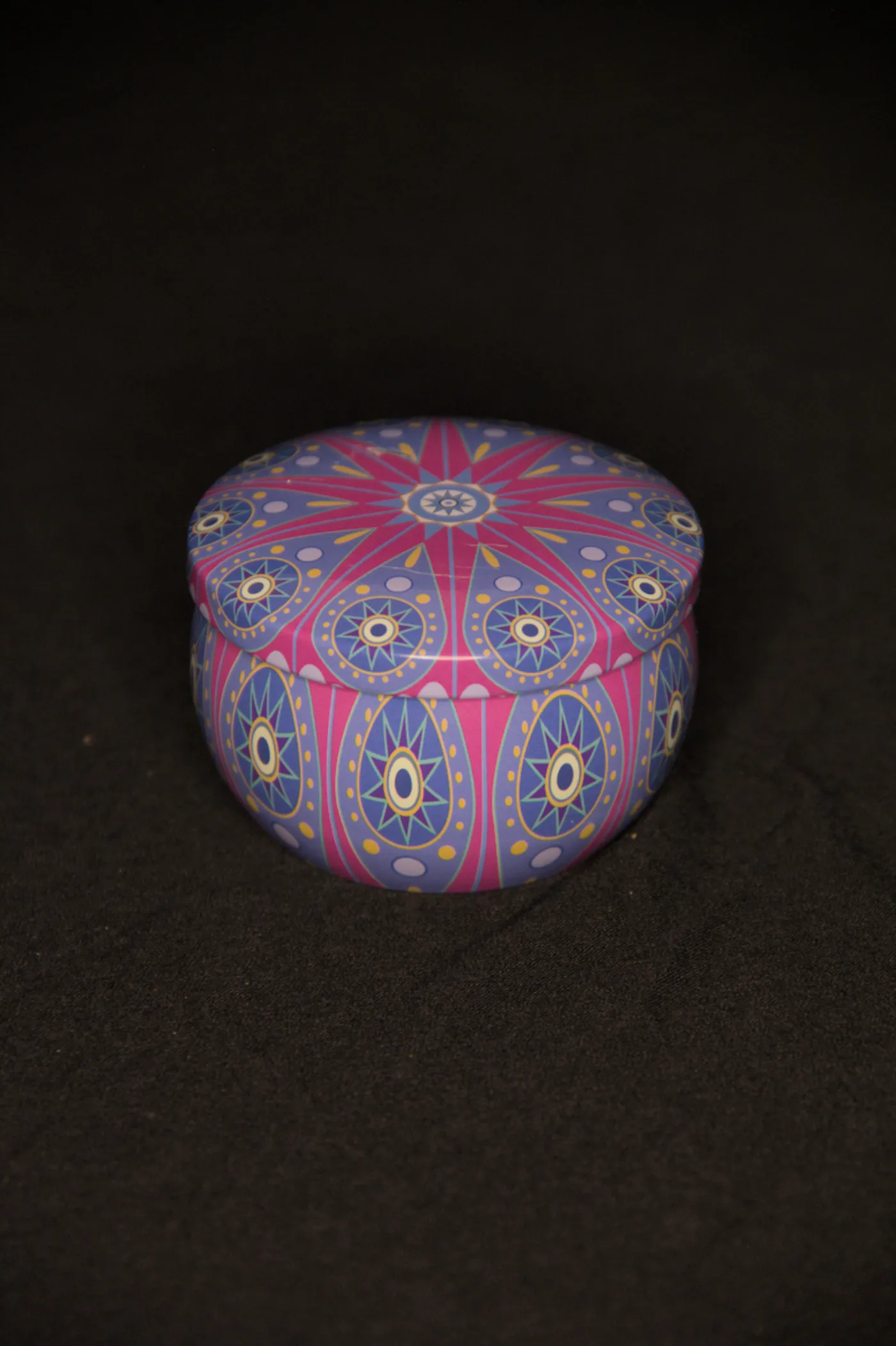 Bougie Mandala — Iris poudré, lavande de Provence, Flamme Garonne Toulouse